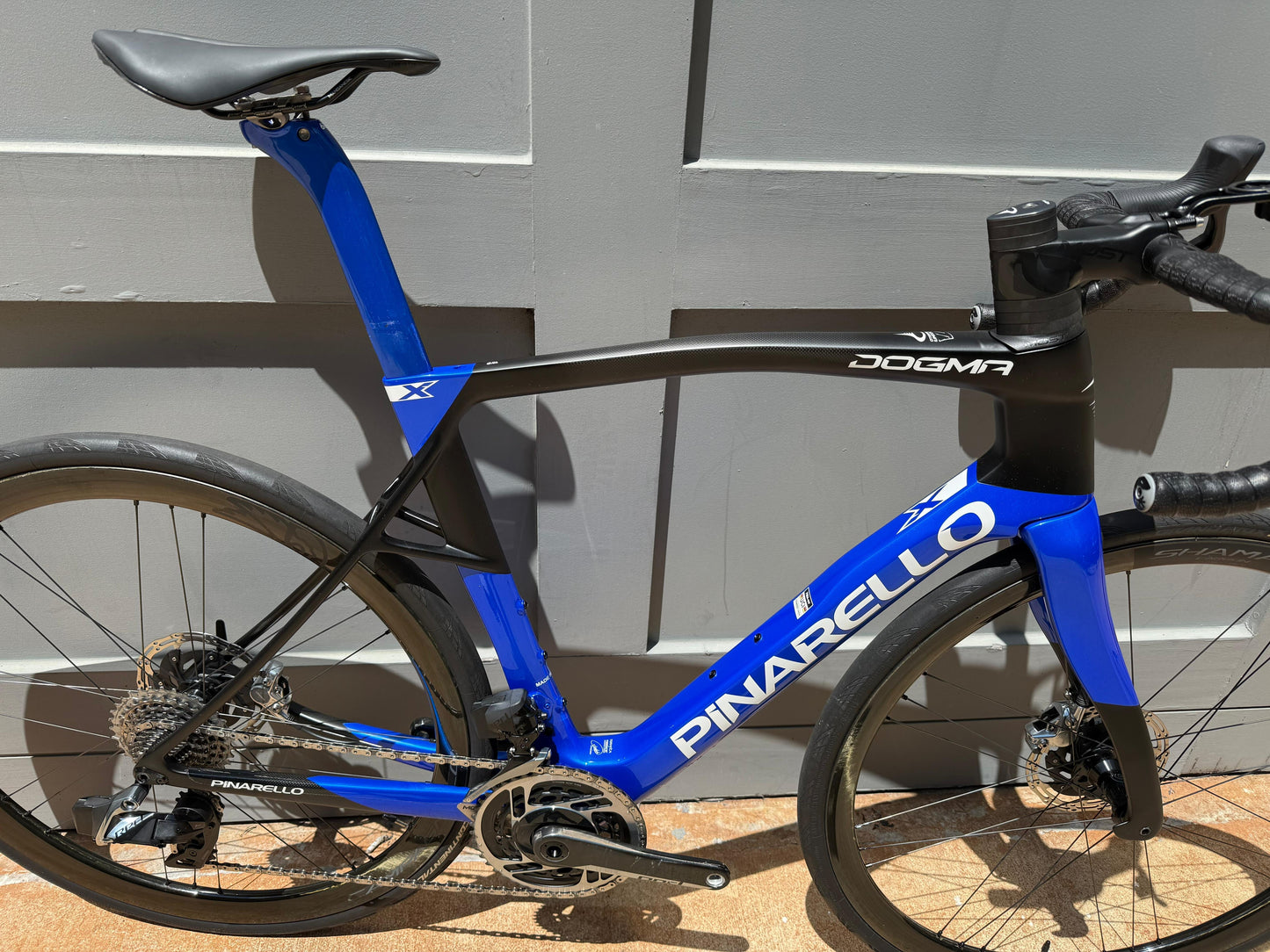 Pinarello Dogma X Xolar Blue Sram red AXS Campagnolo shamal 2 way carbon wheels size 55cm Pre-Owned
