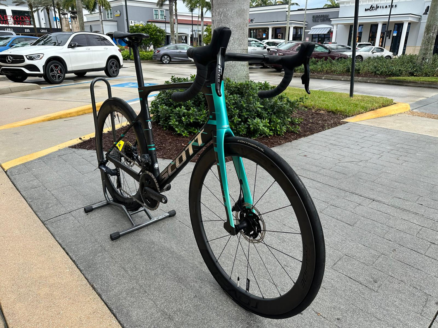 Scott Foil RC supersonic edition 56cm Sram Force AXS Roval CLX carbon wheelset- Pre-Owned